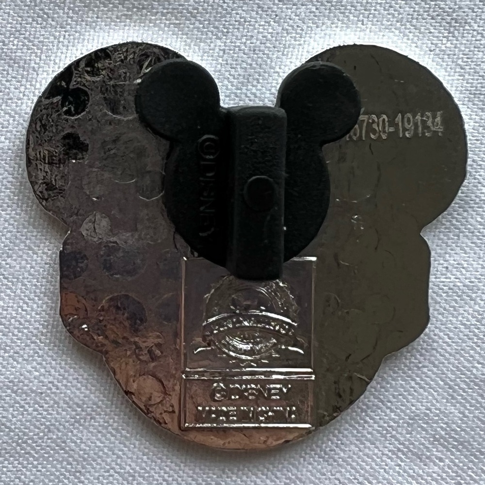 ✨ 2/$15 or 3/$20 ✨ Disney Mickey Mouse Icon Pluto Pin - Picture 2 of 3